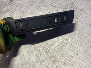 Разъем AUX / USB, Toyota Yaris 4 2017-2022
