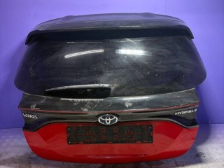 Накладка двери (крышки) багажника, Toyota Yaris 4 2017-2022
