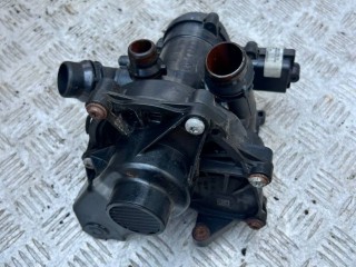 Помпа, ориг. номер 06L121111F, Audi A4 B8 2011-2015