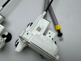 замок двери передней правой, ориг. номер A0997200401, A0997200101, A0997307800, A0997307700, A1677600900, A1677601100, A1677601200, A1677601000, A1675400555, A1675409754, A1675409345, A1675408727, Mercedes-Benz GLE AMG V167 рест