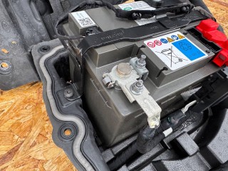 АККУМУЛЯТОРНЫЙ ЯЩИК (АКБ), Land Rover Range Rover 5 2021-2026