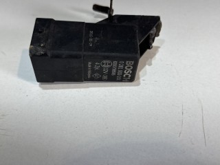 реле накала свечей, ориг. номер 8200798585, 0281-003050, Renault Trafic 3 поколение 2014-2019
