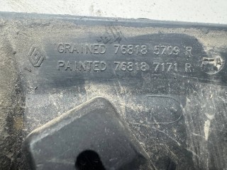 молдинг (накладка кузовная) правый, ориг. номер 93867909, 768185709R, Renault Trafic 3 поколение 2014-2019