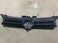Решетка радиатора Volkswagen Golf 4 2001г. - фото №2