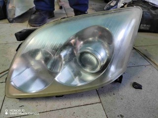 Фара левая Toyota Avensis 2003-2006