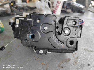 Замок двери задней левой, Volkswagen Passat B5 1996-2001