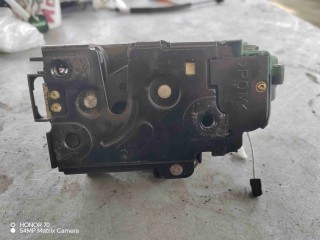 Замок двери передней правой, Skoda Superb 2001-2006