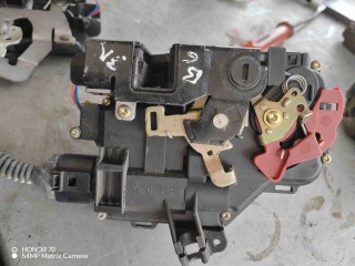 Замок двери задней левой, Volkswagen Passat B6 2005-2010