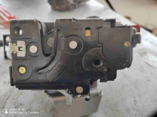 Замок двери задней правой, Volkswagen Passat B6 2005-2010