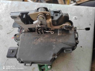 Замок двери передней правой Volkswagen Passat B5 1996-2001