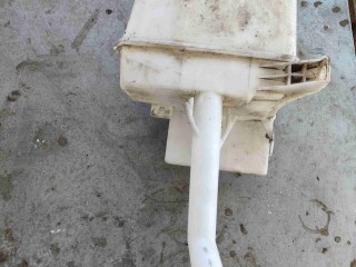 Бачок омывателя, ориг. номер E11015024, Toyota Avensis 2003-2006