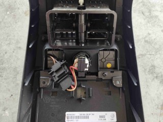Накладка декоративная центральной консоли, ориг. номер 3C0864298BP, Volkswagen Passat B6 2005-2010