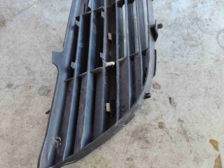 Решетка радиатора, ориг. номер 62332BU000, Nissan Almera Tino 2000-2003