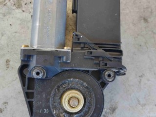 Моторчик стеклоподъемника передний левый, ориг. номер 3B4837751LJ, Volkswagen Passat B5 1996-2001