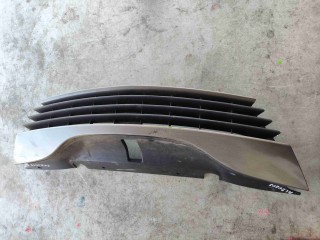 Решетка радиатора, ориг. номер 8200012581, Renault Laguna 2 2001-2005