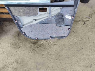Обшивка двери передней правой (дверная карта), Nissan Almera Tino 2003-2006