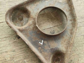 Кронштейн крепления балки подвески, Nissan Almera Tino 2000-2003