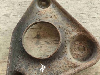 Кронштейн крепления балки подвески, Nissan Almera Tino 2000-2003
