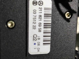 Консоль салона(кулисная часть), ориг. номер 2118216958, Mercedes E W211 2002-2006