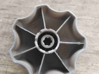 Ручка (кнопка) складывания сиденья, ориг. номер BU00087418, Nissan Almera Tino 2000-2003
