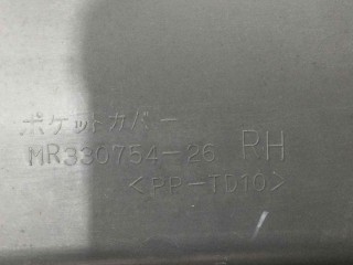 Обшивка двери передней правой (дверная карта), ориг. номер MR330754, MR783877, Mitsubishi Space Runner 1995-1999