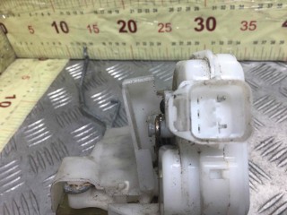 Замок двери передней правой, ориг. номер MR473074, Mitsubishi Space Runner 1995-1999