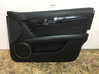 Обшивка двери передней правой (дверная карта) Mercedes C-klasse 2007-2011