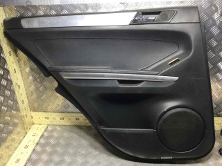 Обшивка двери задней левой (дверная карта) Mercedes ML 2005-2008