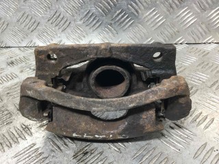 Суппорт передний левый, ориг. номер 477500H010, Toyota Aygo 2005-2008