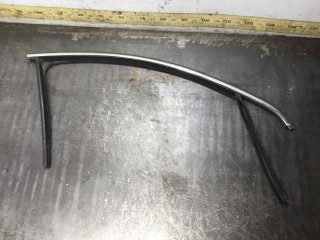 Молдинг двери передней правой Volkswagen Passat 2005-2010