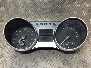 Щиток приборов (приборная панель) Mercedes ML 2005-2008