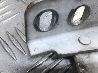 Петля капота левая, ориг. номер 9017500351, Mercedes Sprinter 2000-2006