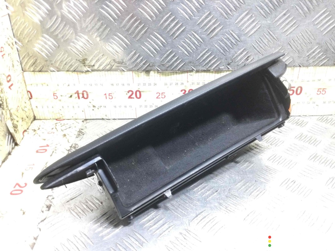 4B0867306 Бардачок Audi A6 2000г. - фото №3