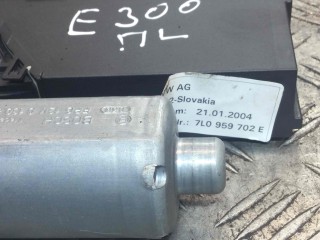 Моторчик стеклоподъемника передний левый, ориг. номер 7L0959702E, Volkswagen Touareg 2002-2007