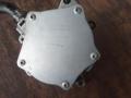 06D145100G Насос вакуумный Audi A4 B7 2008г. - фото №4
