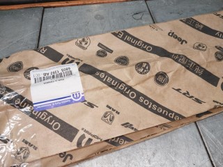 Уплотнитель, ориг. номер 68051392AA, 68051392AB, 68051392AD, Dodge Challenger 3 поколение [2-й рестайлинг] 2014-2023
