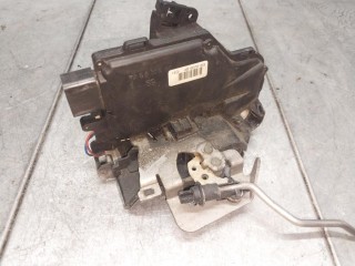 Замок двери передней левой Audi A4 B6 2000-2006