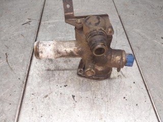Фланец (тройник) системы охлаждения, ориг. номер 038121133A, Volkswagen Jetta 4 поколение 1998-2005