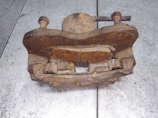 Суппорт передний правый, ориг. номер MB928411, Mitsubishi Galant 7 поколение 1992-1997