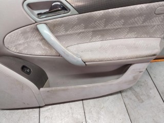 Обшивка двери передней правой (дверная карта), ориг. номер A2037206871, Mercedes C W203 2000-2004