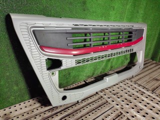 решетка радиатора, ориг. номер 84086799, 82404944, Volvo FM 2001-2013