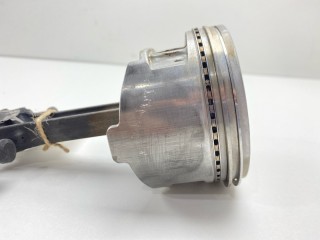 Поршень, ориг. номер MD367089, MD367088, Mitsubishi Montero Sport 1996-2000