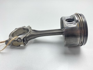 Поршень с шатуном, ориг. номер 12100AX201, 12010AX501, Nissan Cube 2002-2008