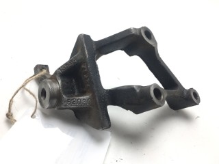 Кронштейн ролика натяжного, ориг. номер 13584-62030, Toyota Windom 1991-1994