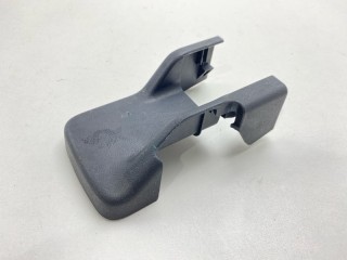 Накладка на полозья сиденья, ориг. номер 72137-68040, Toyota Wish 2003-2005