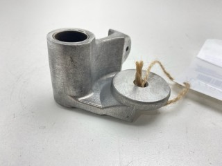 Кронштейн ролика натяжного, ориг. номер 13505-50030, Toyota Land Cruiser 2007-2012