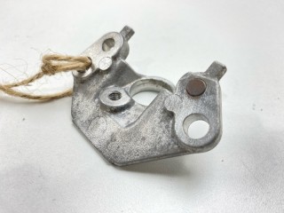 Кронштейн датчика коленвала, ориг. номер 10938AA040, Subaru Forester 2007-2011