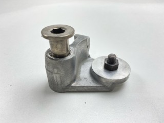 Кронштейн ролика натяжного, ориг. номер 13505-46080, Toyota Mark II 2002-2004