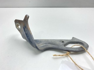 Крюк двигателя, ориг. номер AJ0310566A, Mazda Tribute 2000-2004