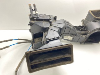 Корпус отопителя печки, ориг. номер 8D1819031A, 8D1819005A, 8D2820353A, Volkswagen Passat 1988-1997
